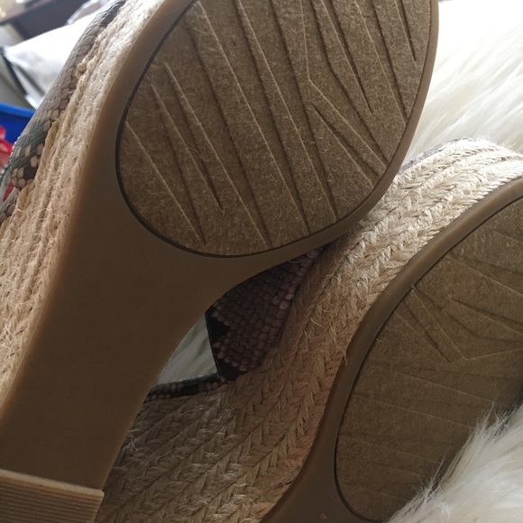 Carlos Santana snake print espadrille wedges - Picture 6 of 7